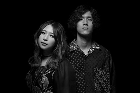 GLIM SPANKY近影